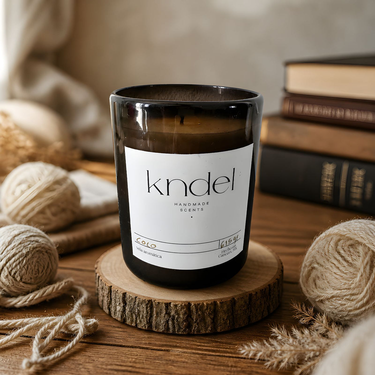 Vela artesanal KNDEL Humo aroma jazmín en edición SALE