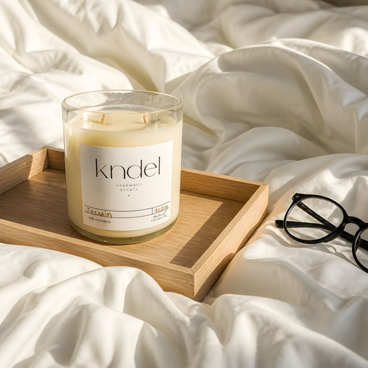 Vela artesanal KNDEL KA aroma jazmín de temporada anterior