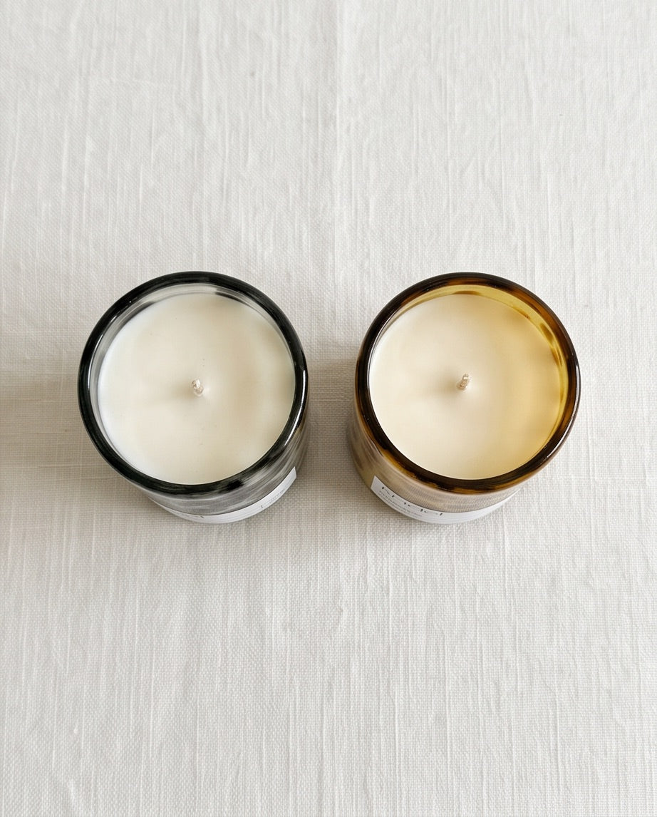 Vela artesanal KNDEL Pinto Negra vista desde arriba junto a Pinto Café